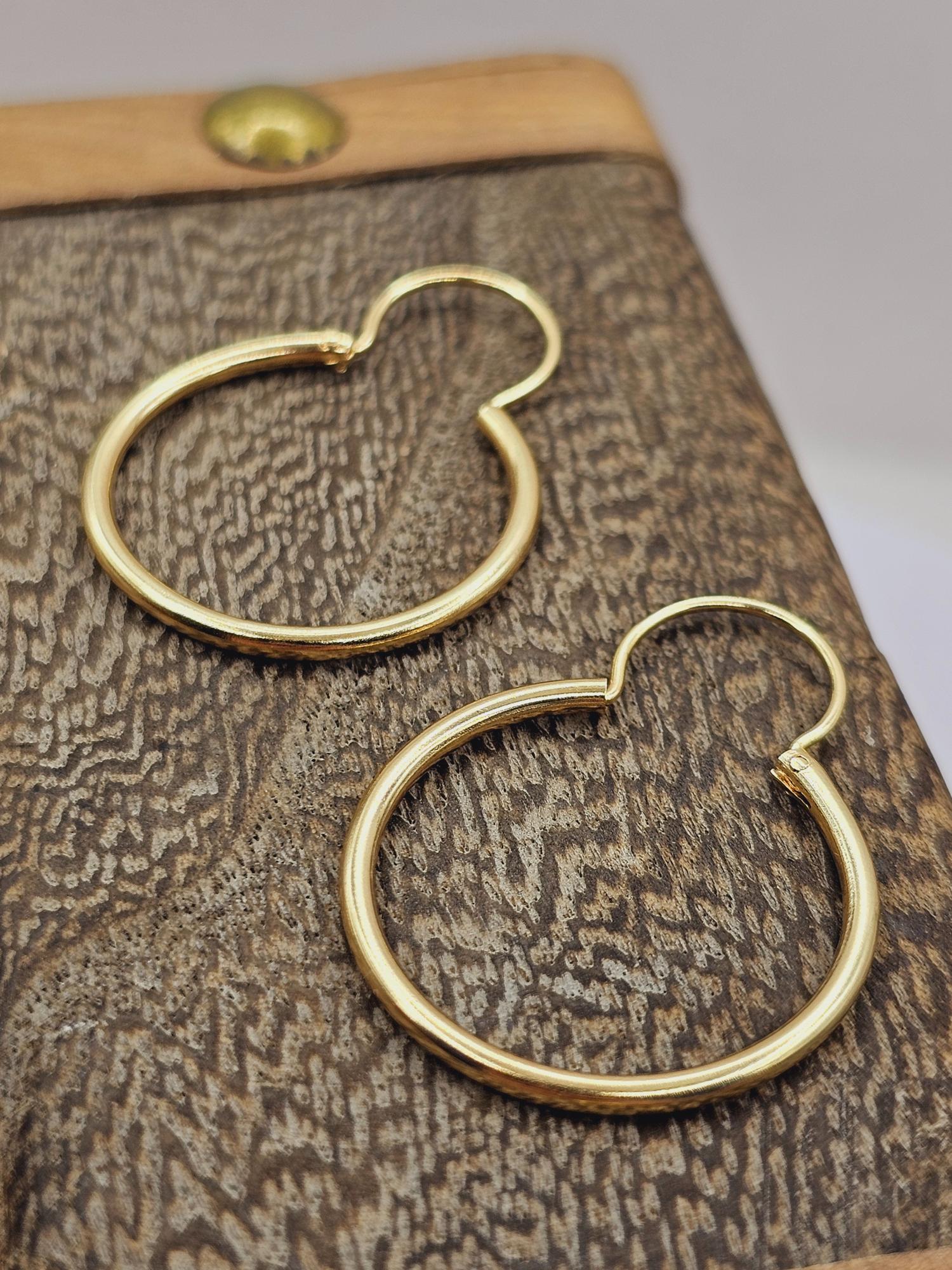 Aros argolla tubo con gancho 31 mm 2.4 grs Oro 18k 4