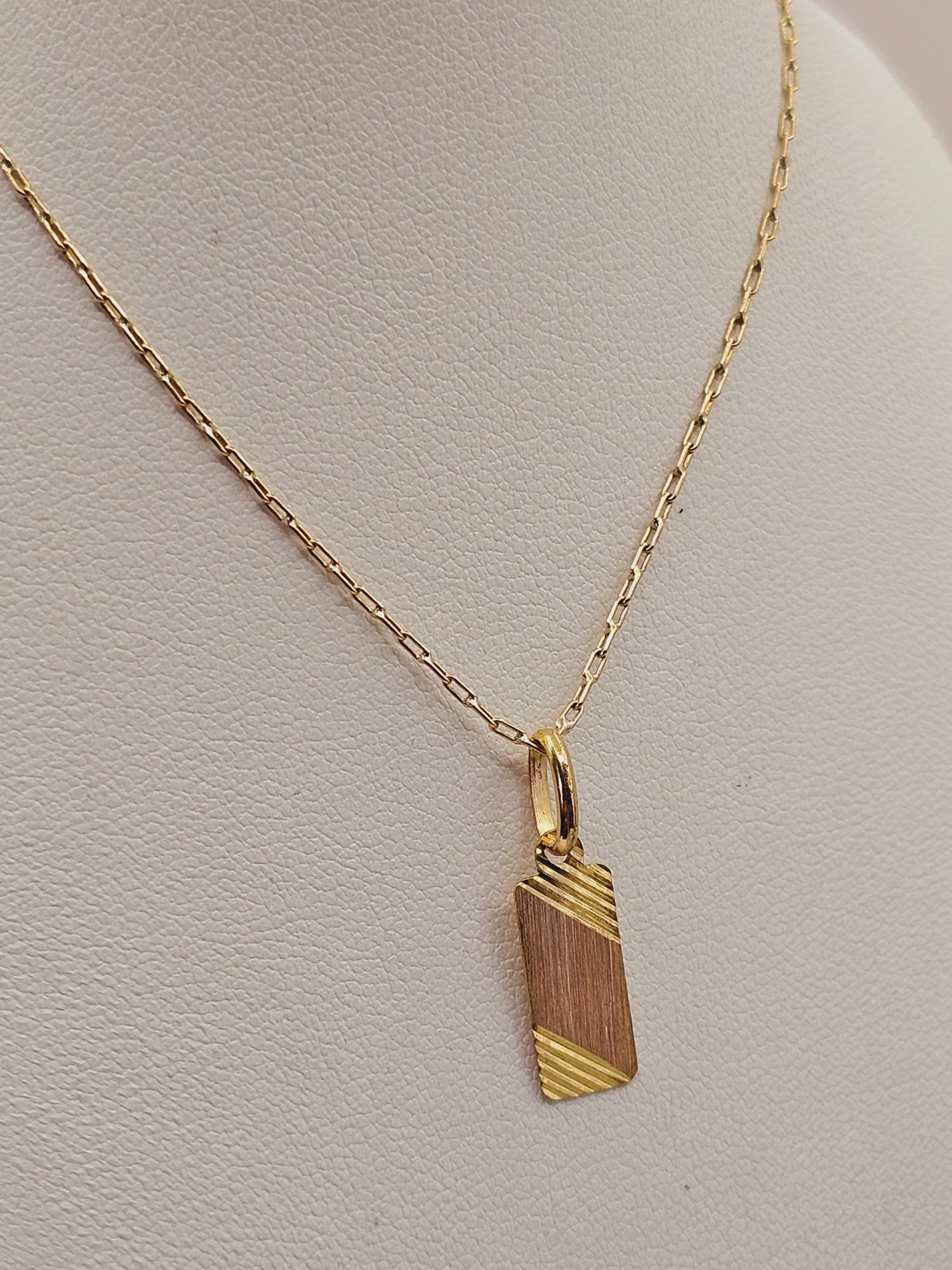 Cadena limada 50 cm y colgante placa 2 cm 2.6 grs Oro 18k  4