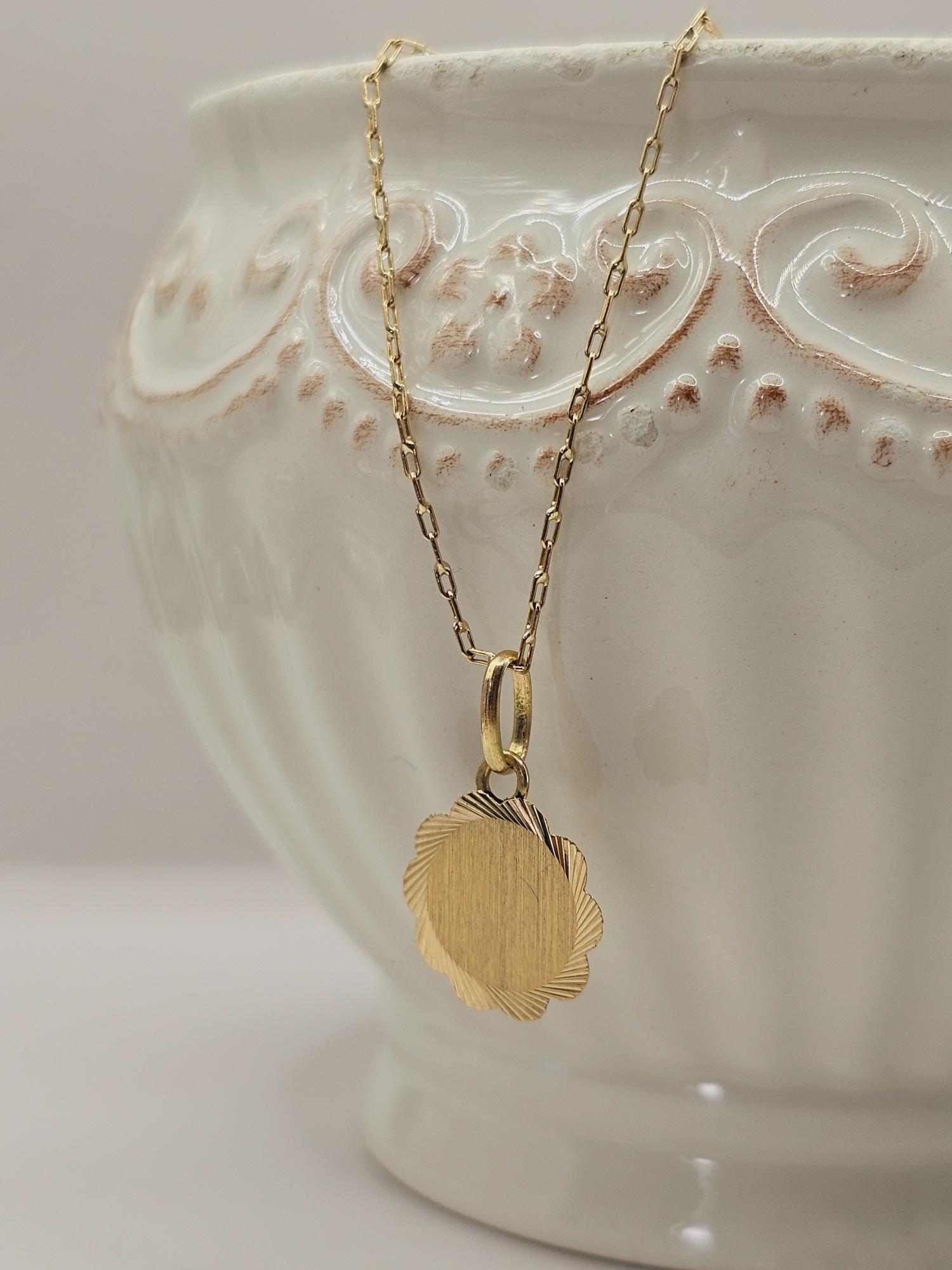 Cadena limada 50 cm y colgante disco flor 14 mm 3 grs Oro 18k  3