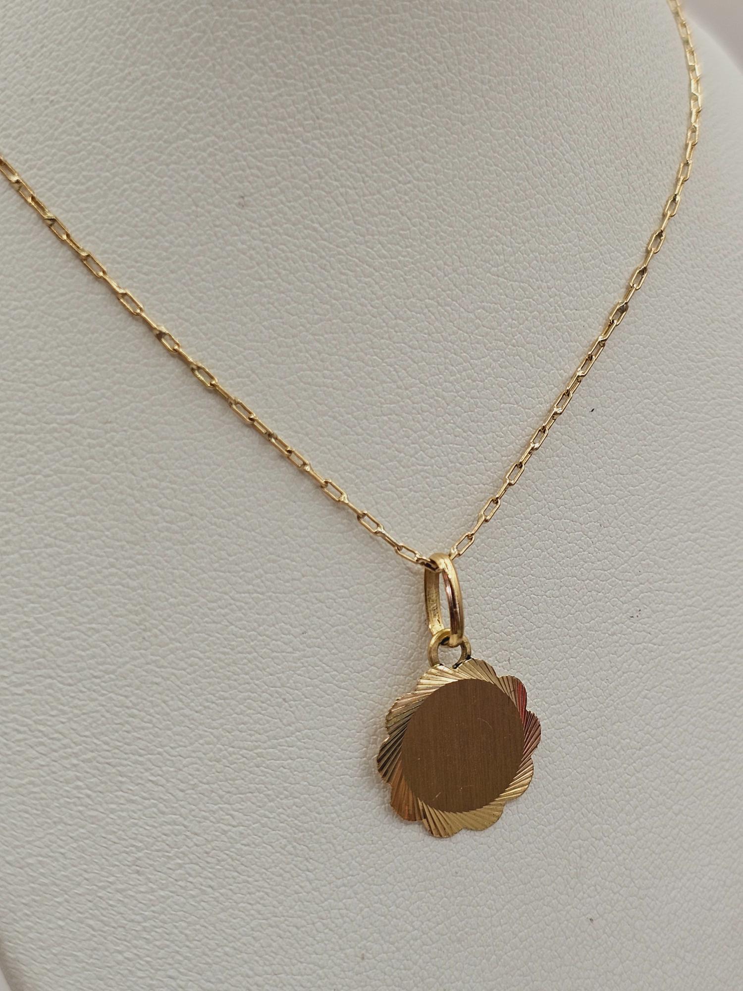 Cadena limada 50 cm y colgante disco flor 14 mm 3 grs Oro 18k  4