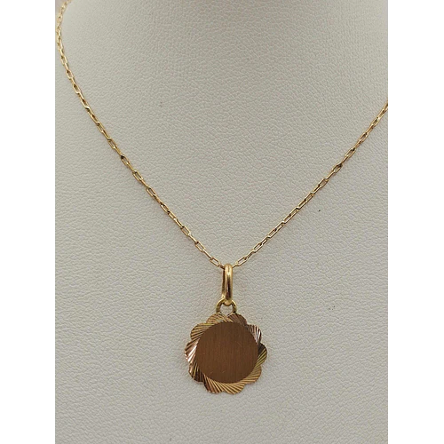 Cadena limada 60 cm y colgante disco flor 17 mm 3.4 grs Oro 18k 