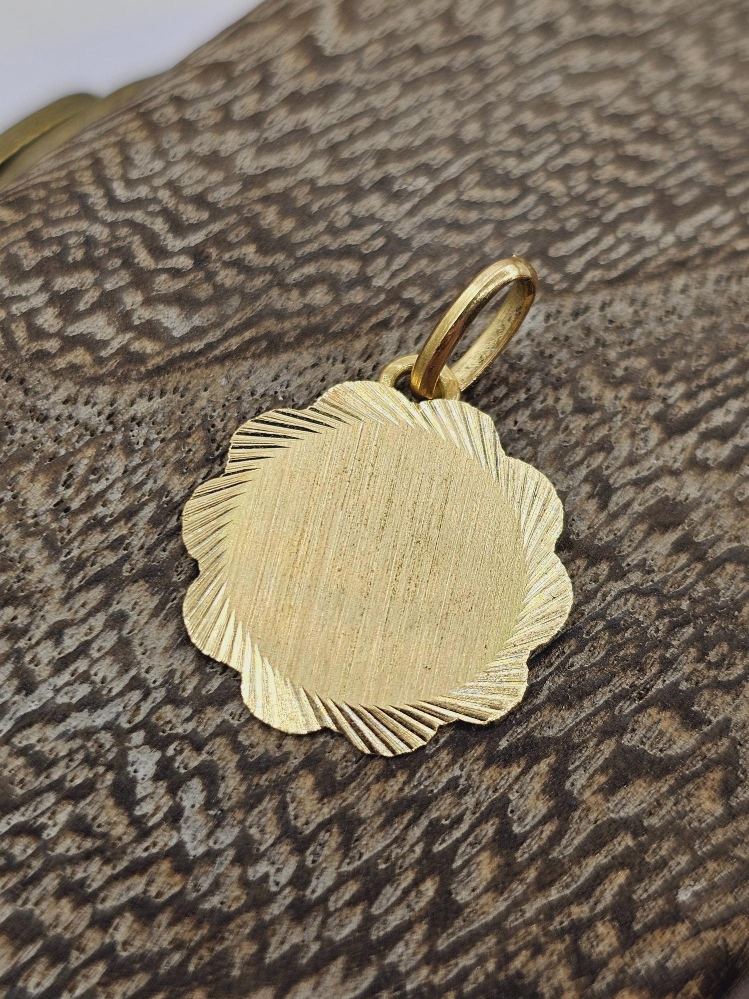 Colgante disco flor 17 mm 1.2 grs Oro 18k  3