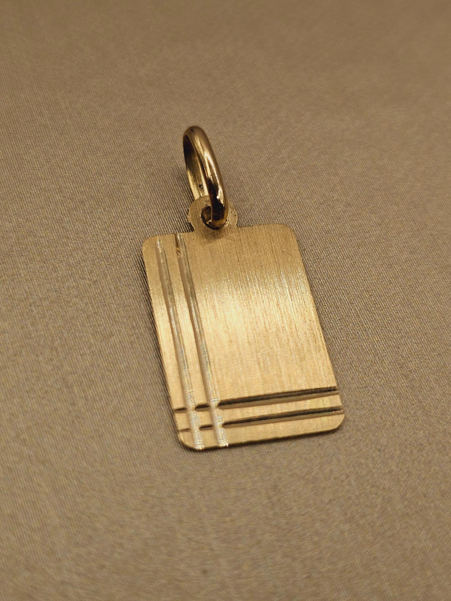 Colgante placa satinada 2.4 cm 1.2 grs Oro 18k 1