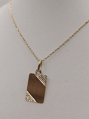 Cadena limada 50 cm y placa satinada 23 mm 3.2 grs Oro 18k