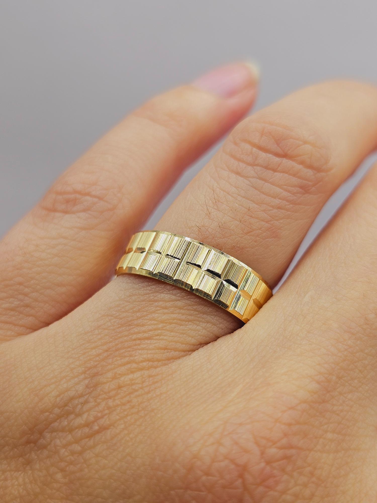 Argolla de matrimonio cruces satinadas 6 mm 4 grs Oro 18k 2