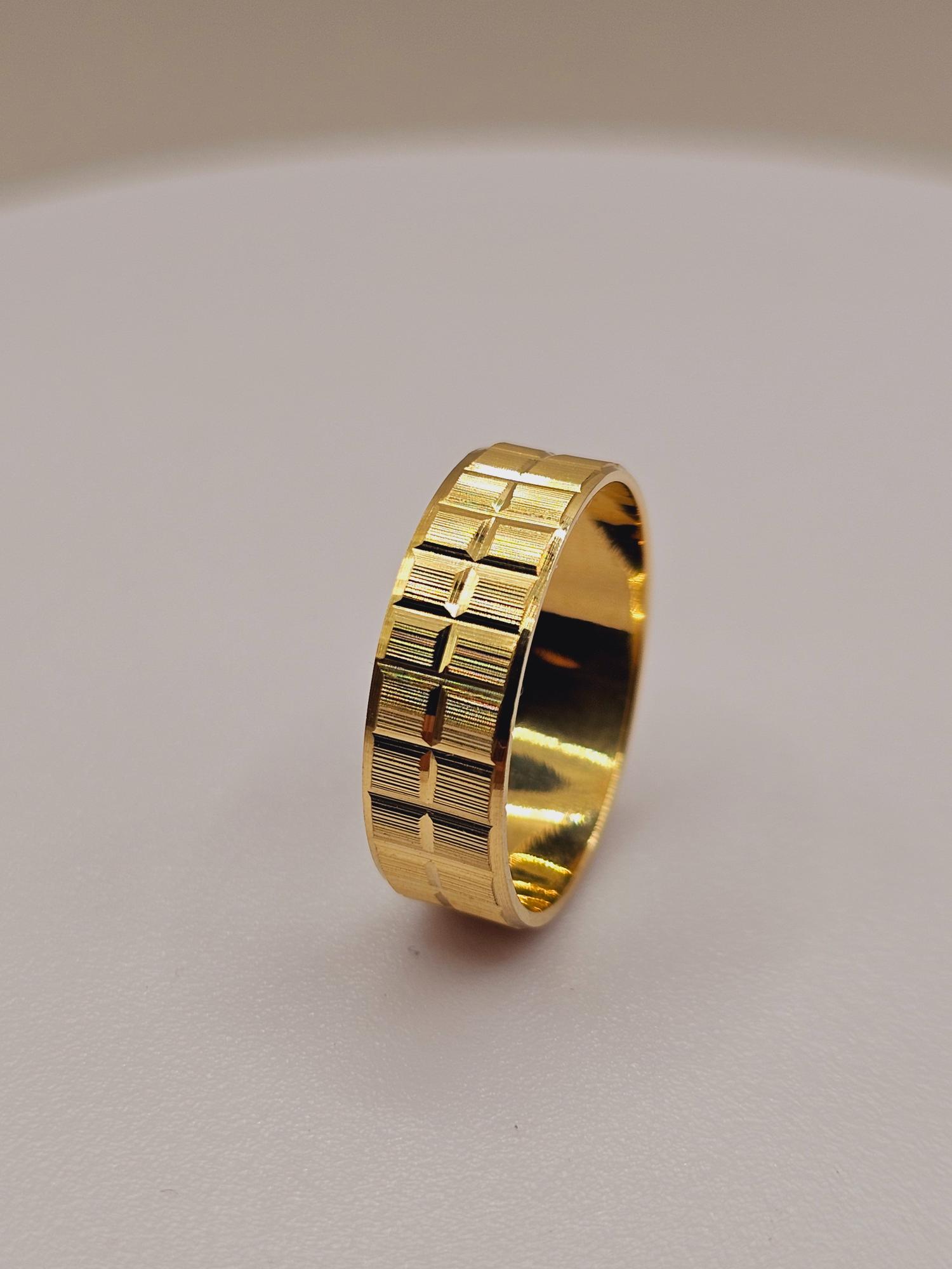 Argolla de matrimonio cruces satinadas 6 mm 4 grs Oro 18k 3