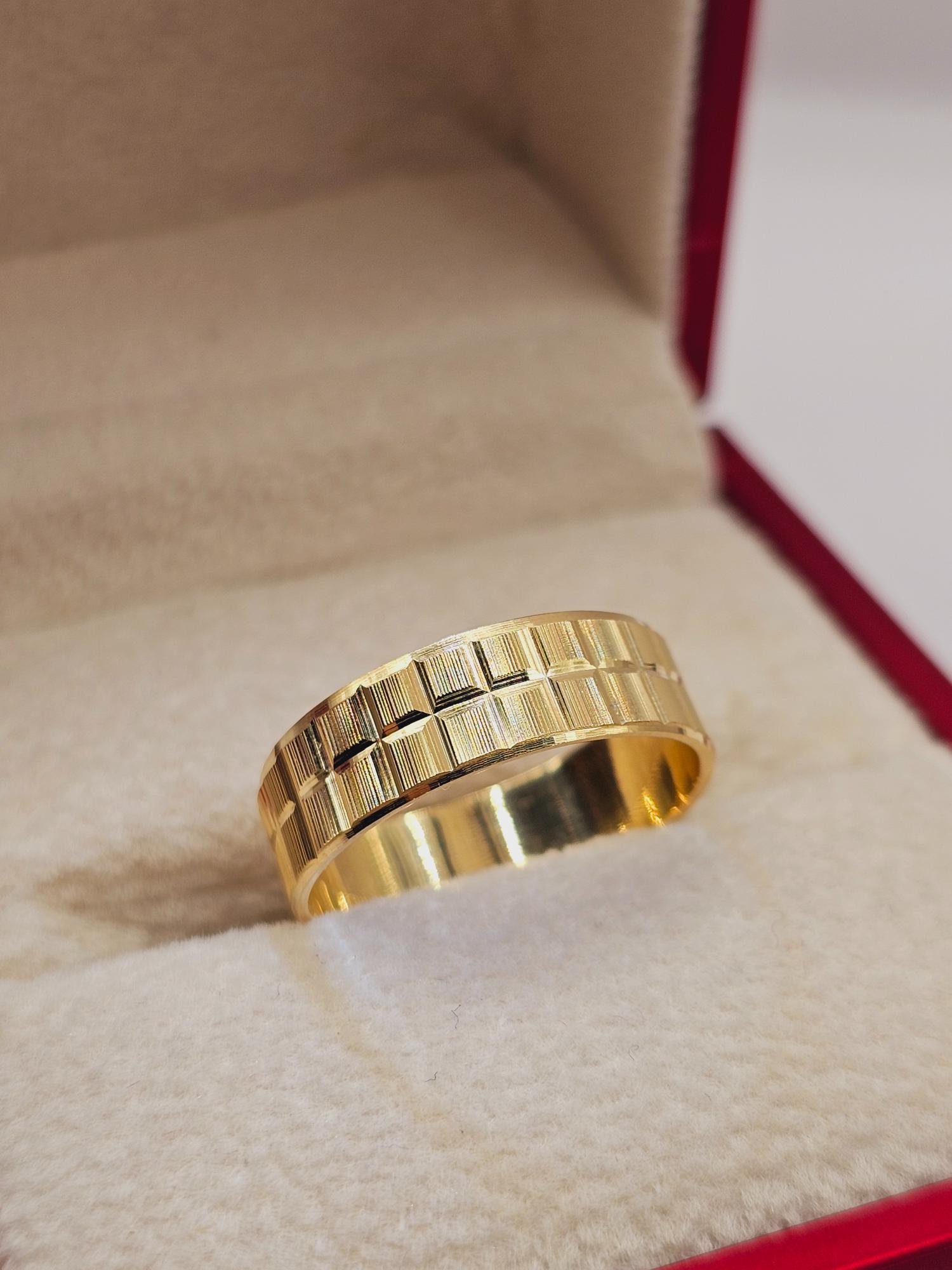 Argolla de matrimonio cruces satinadas 6 mm 4 grs Oro 18k 1