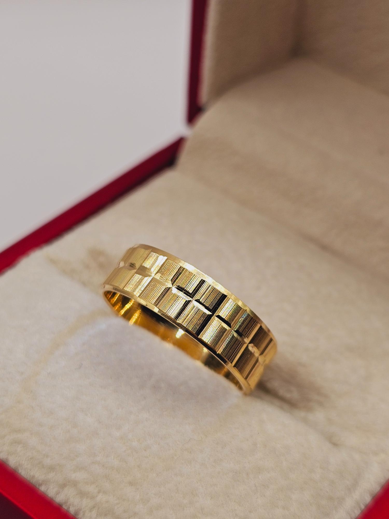 Argolla de matrimonio cruces satinadas 6 mm 4 grs Oro 18k 4