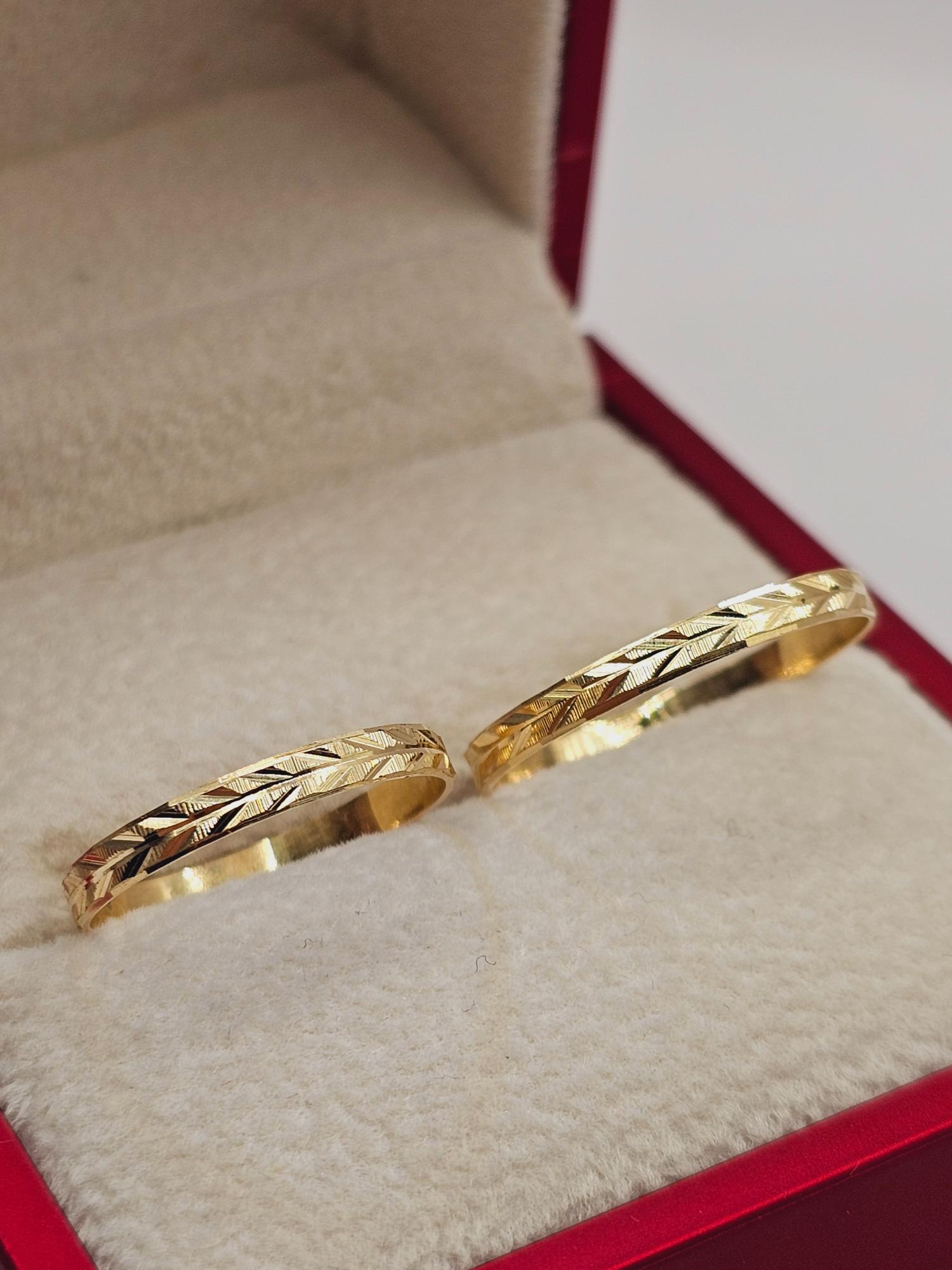 Ilusiones talladas espiga 2 mm 2.2 grs Oro 18k 2