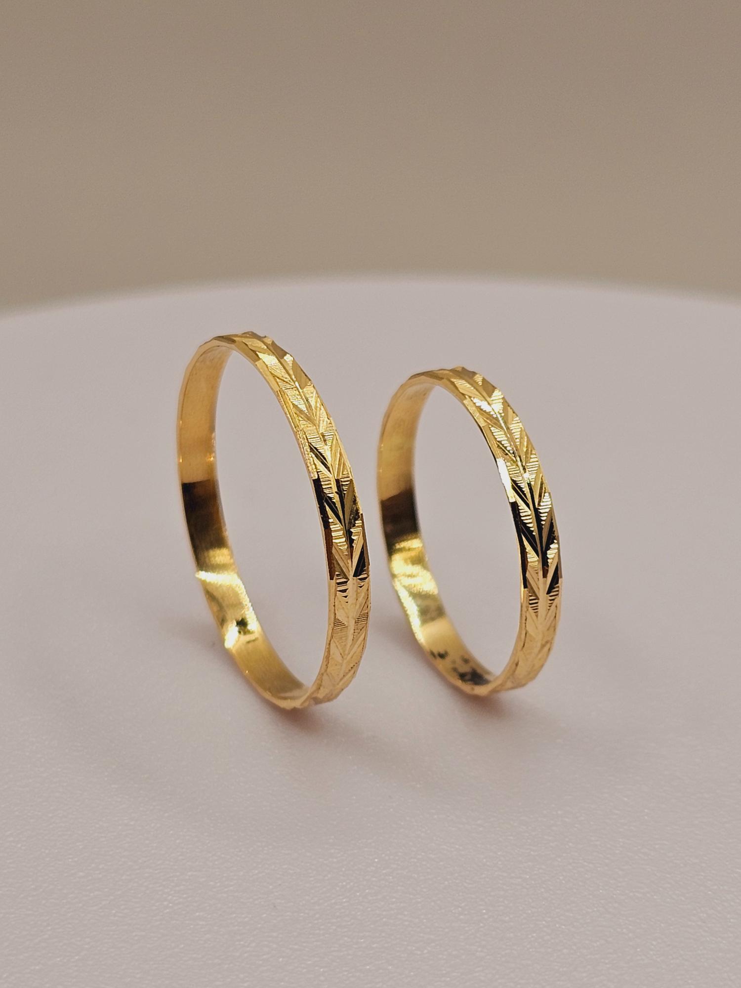 Ilusiones talladas espiga 2 mm 2.2 grs Oro 18k 6