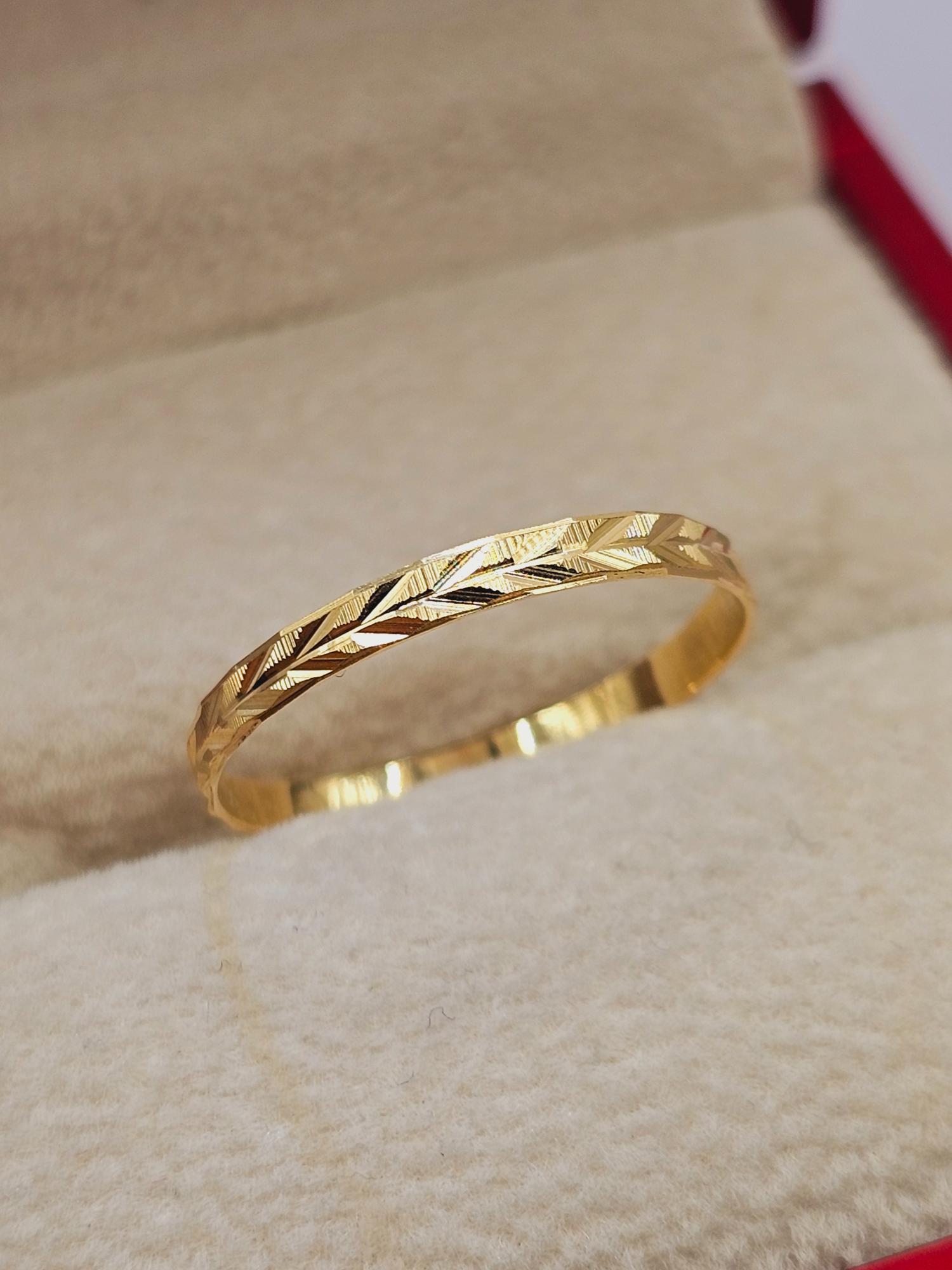 Ilusión tallada espiga 2 mm 1.1 grs Oro 18k 1