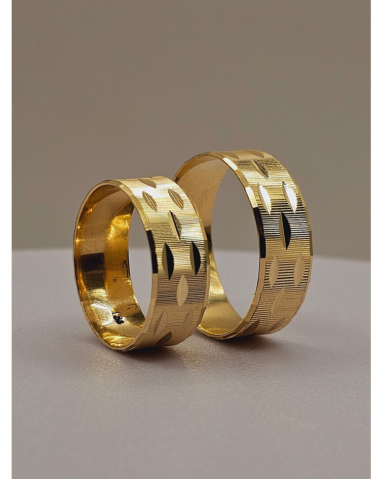 Argollas de matrimonio satinadas hojas olivo 7 mm 8 grs Oro 18k