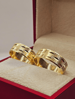 Argollas de matrimonio satinadas hojas olivo 7 mm 8 grs Oro 18k