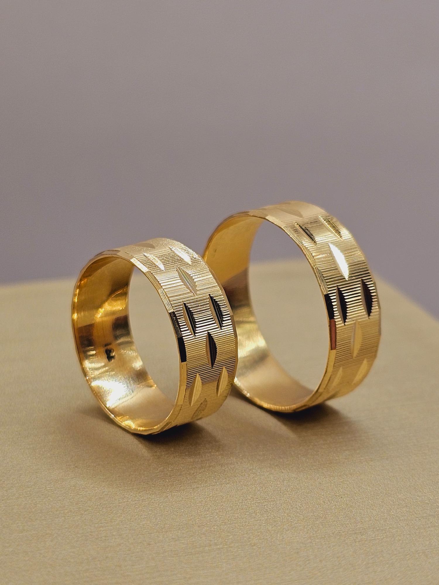 Argollas de matrimonio satinadas hojas olivo 7 mm 8 grs Oro 18k 6