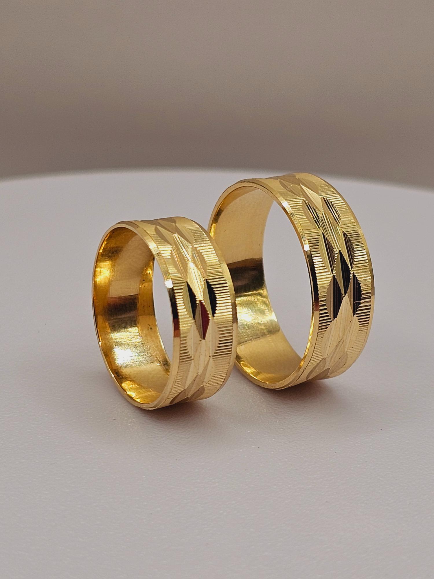 Argollas de matrimonio satinada hojas centro 7 mm 8 grs Oro 18k 2