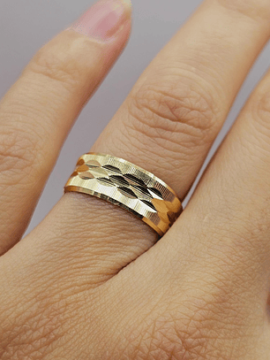 Argolla de matrimonio satinada hojas centro 7 mm 4 grs Oro 18k