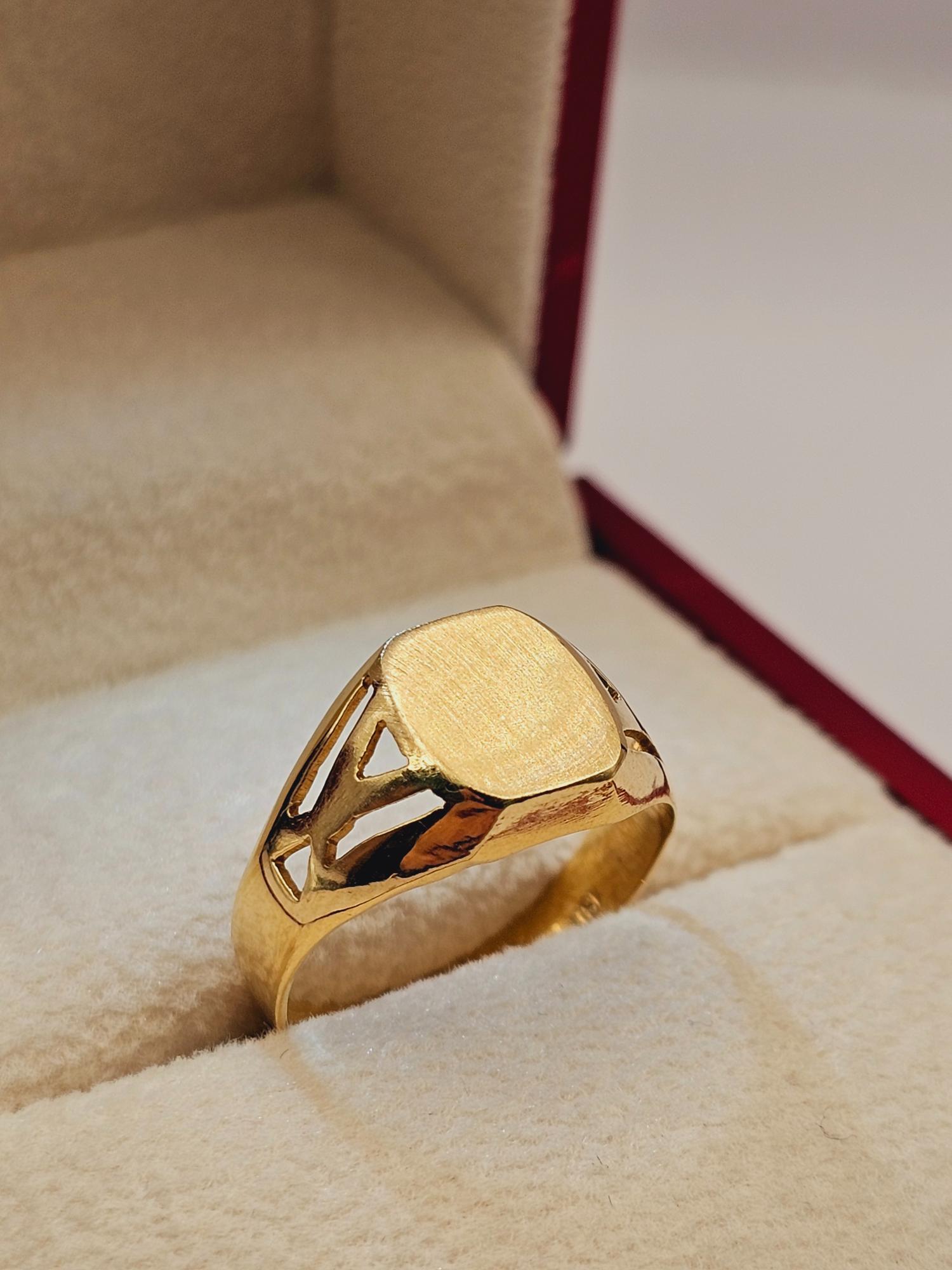 Anillo sello cuadrado calado 2.5 grs Oro 18k 3