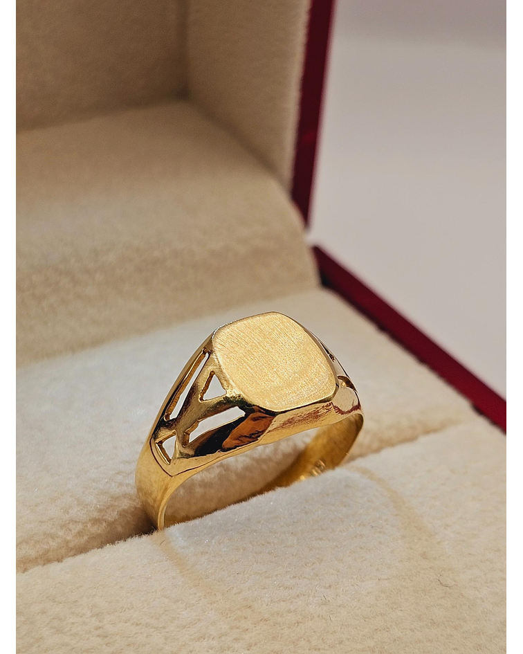 Anillo sello cuadrado calado 2.5 grs Oro 18k