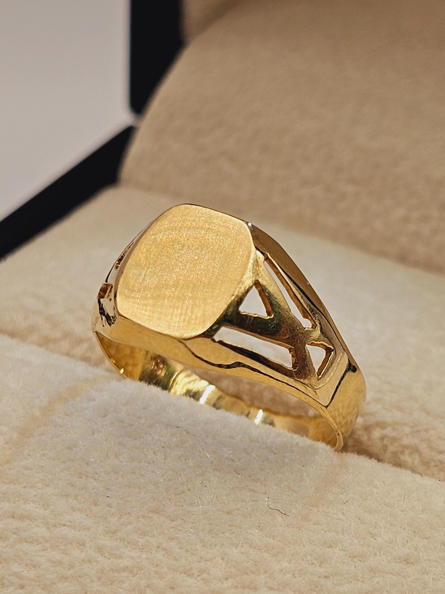 Anillo sello cuadrado calado 2.5 grs Oro 18k 2