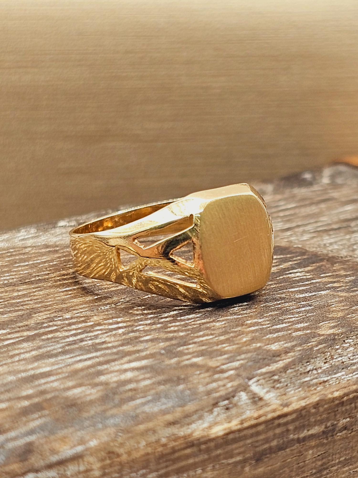 Anillo sello cuadrado calado 2.5 grs Oro 18k 1