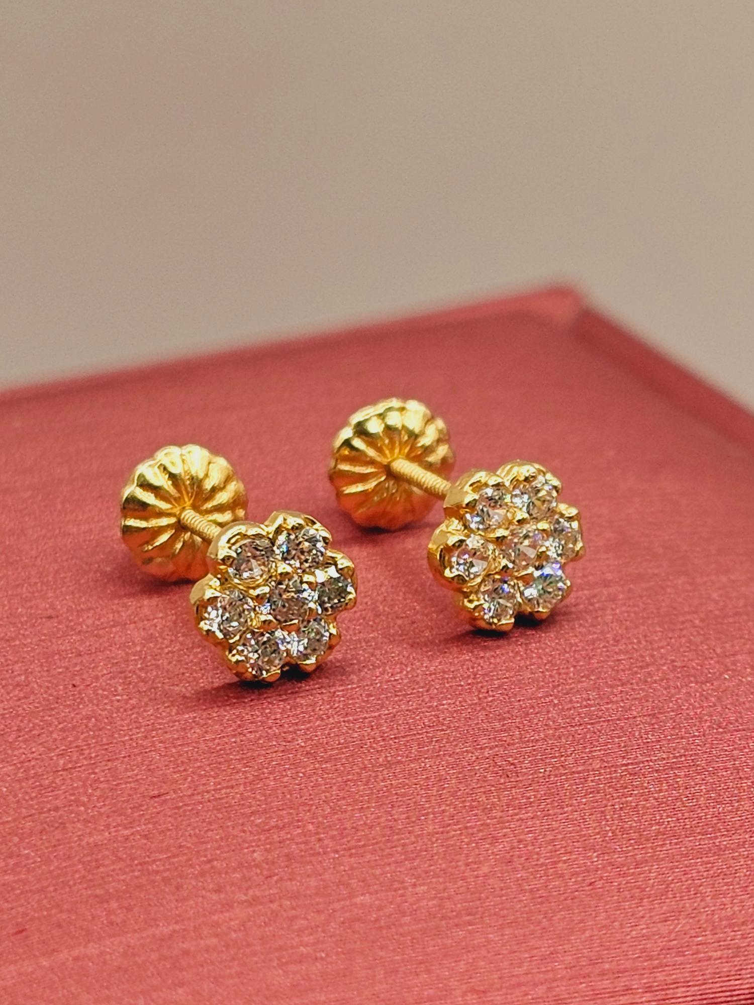 Aros flor circones 6 mm 1.2 grs Oro 18k 1