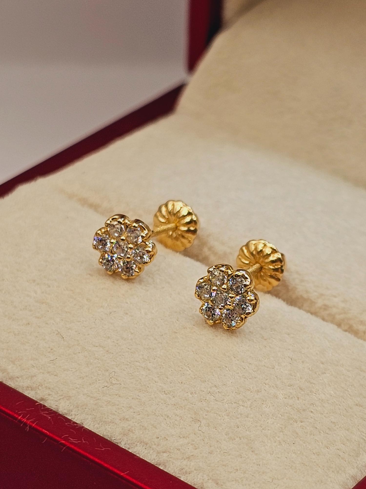 Aros flor circones 6 mm 1.2 grs Oro 18k 3