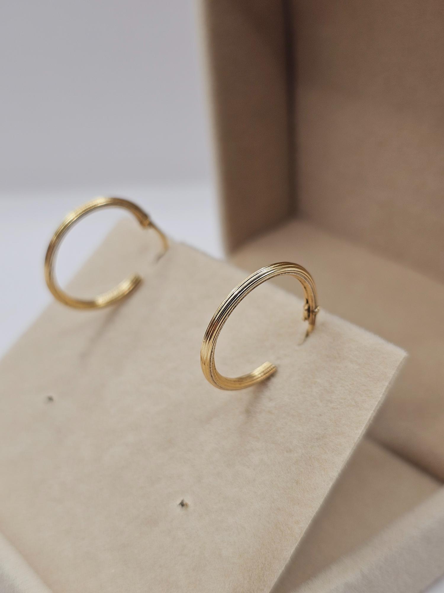 Aros argolla satinada 19 mm 1.7 grs Oro 18k 4