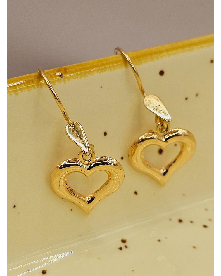 Aros corazón con gancho 3 cm 1.6 grs Oro 18k