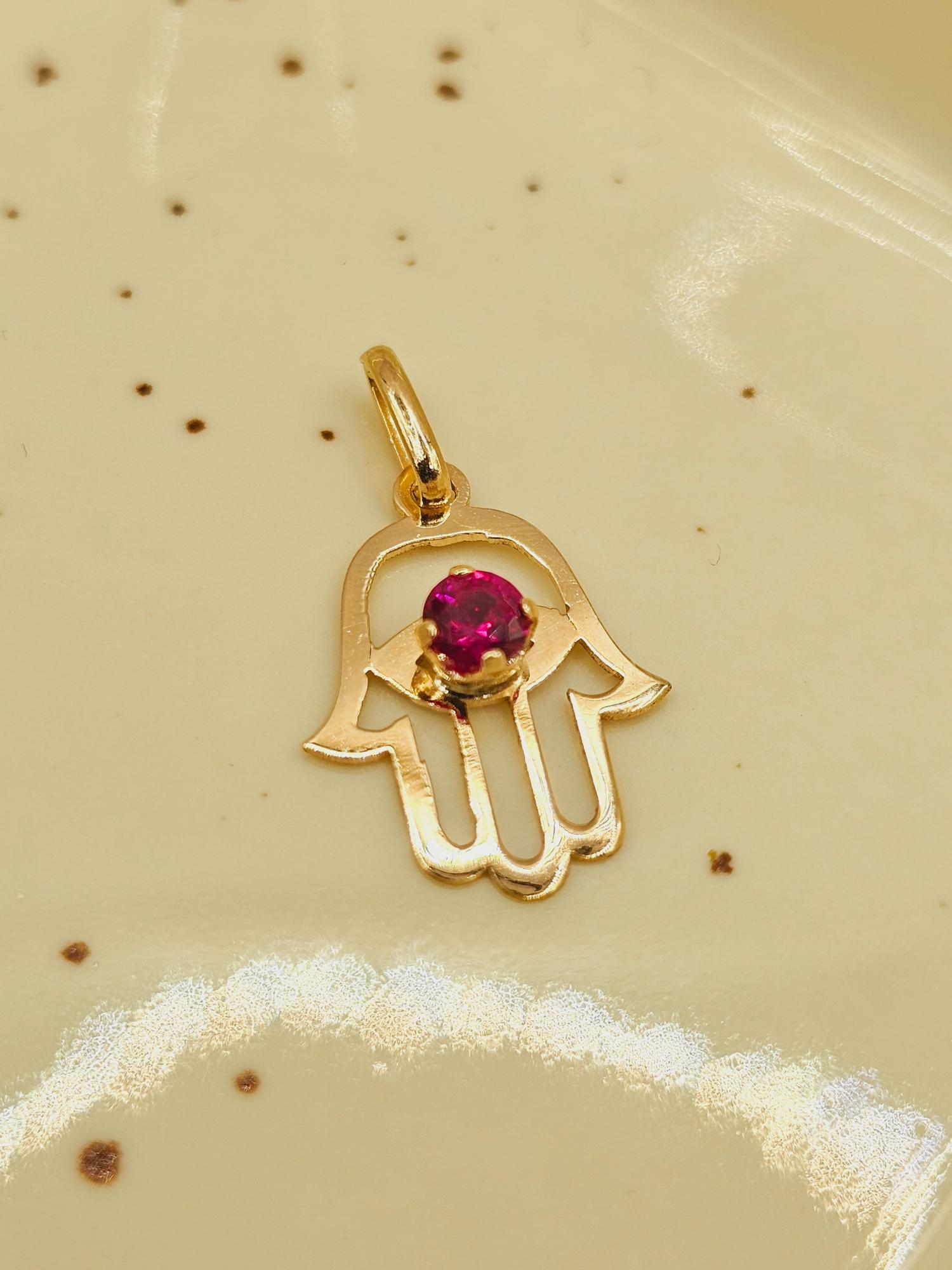 Colgante mano de fátima rubí 2.1 cm 1 gr Oro 18k 2