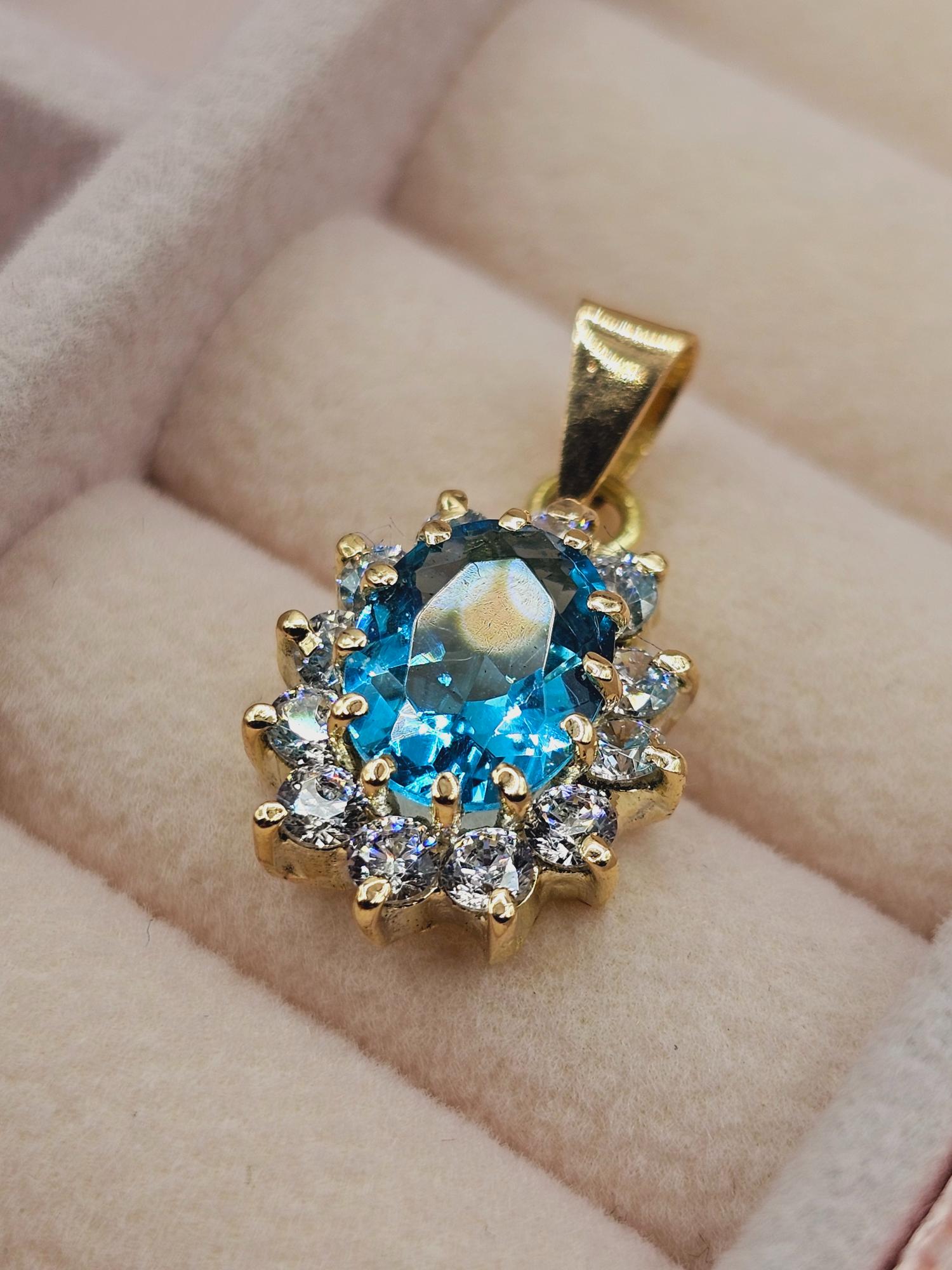 Colgante lady agua marina 2.2 cm 2.5 grs Oro 18k 2