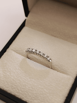 Anillo medio cintillo 3.2 grs Oro blanco 18k