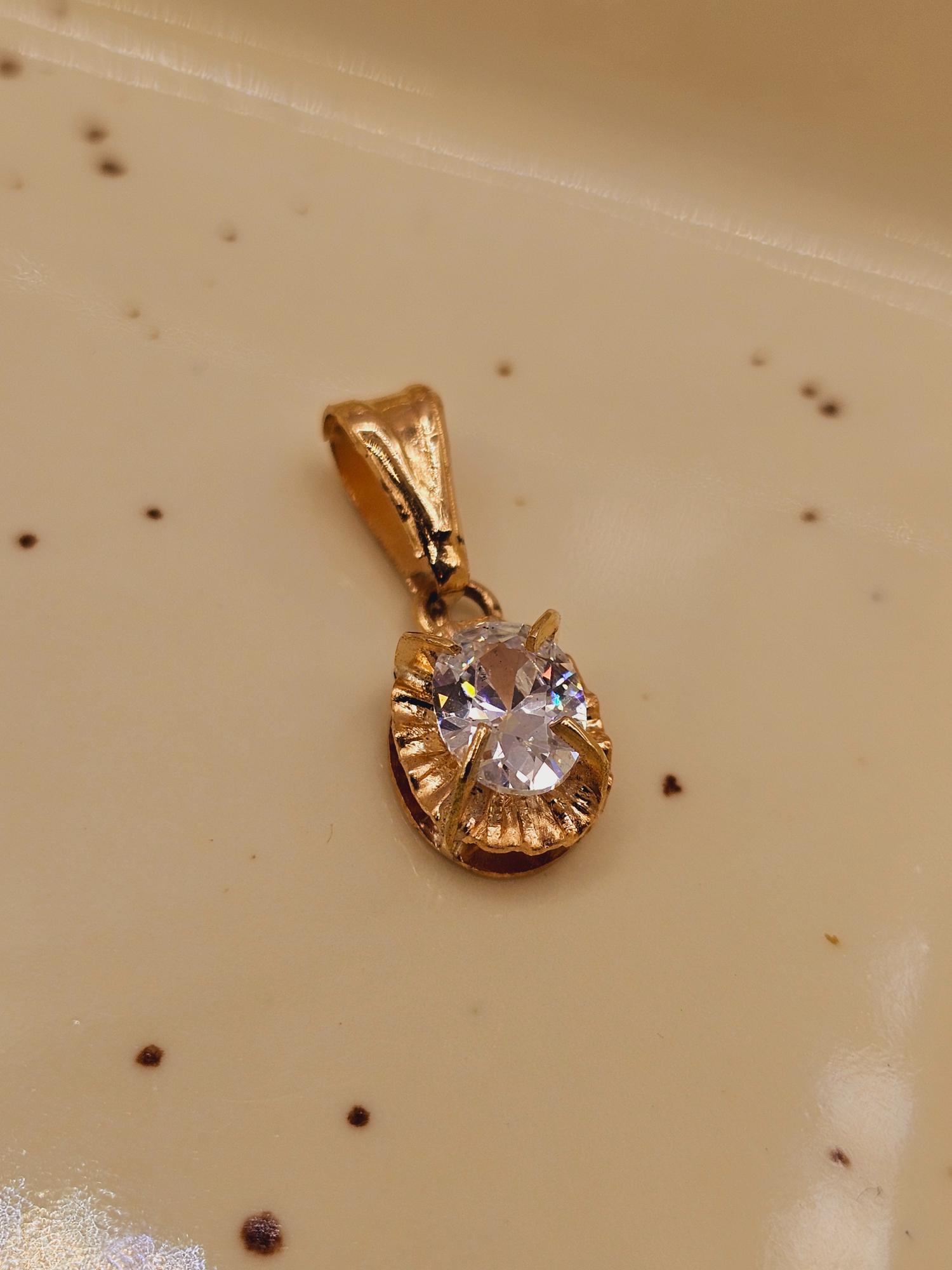 Colgante chaton circón ovalado 2 cm 1.1 grs Oro 18k 4