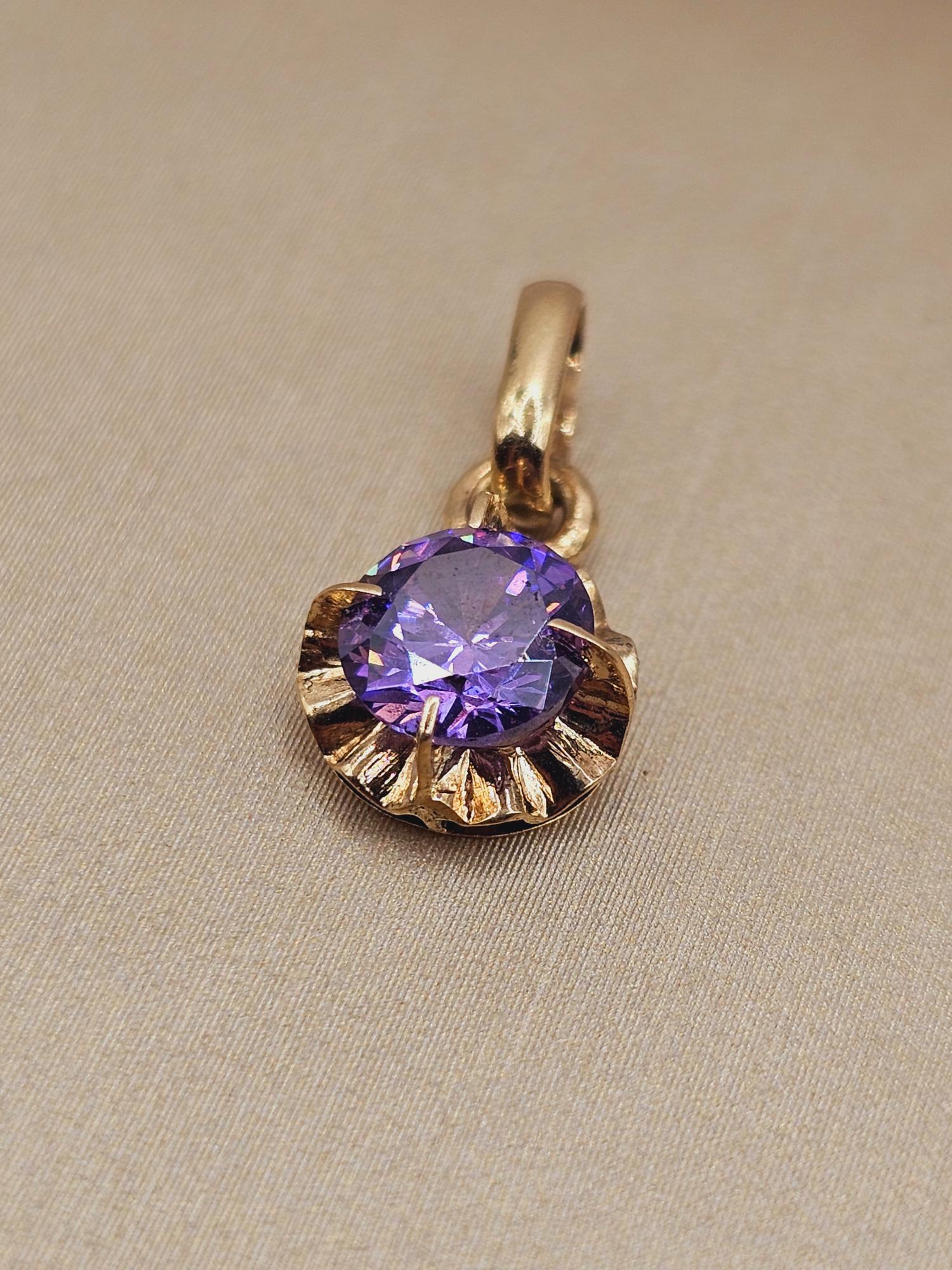 Colgante chaton amatista redondo 1.5 cm 1.1 grs Oro 18k 1