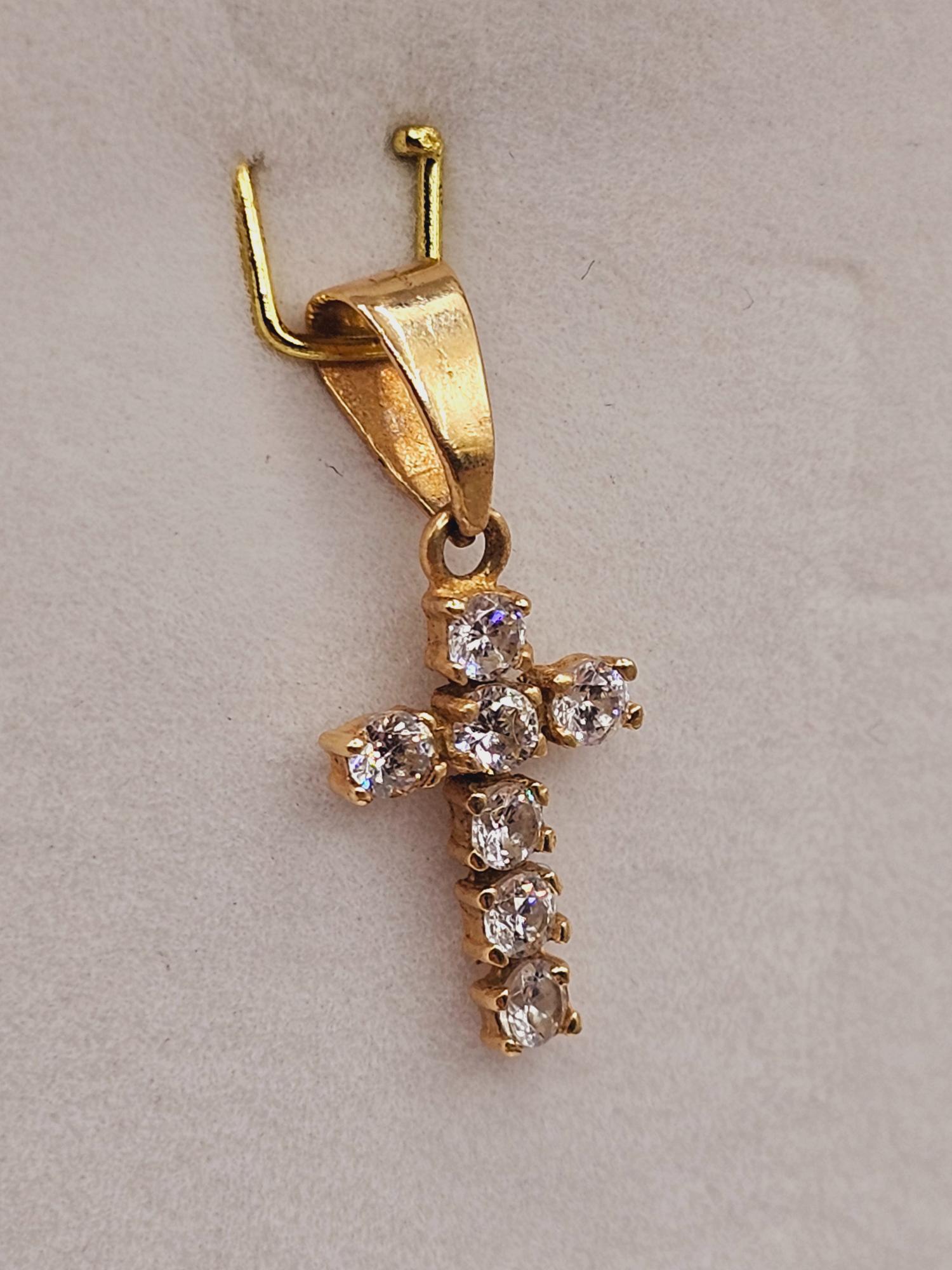 Colgante cruz con circones 2.3 cm 1.1 grs Oro 18k 1