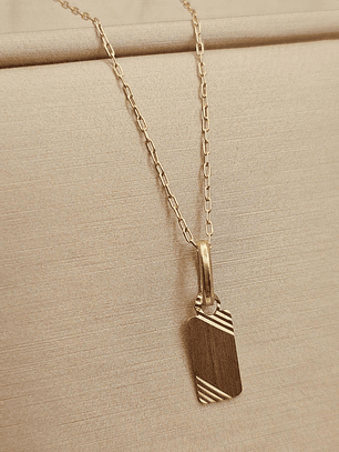 Cadena limada 50 cm y placa satinada 1.7 cm 1.5 grs Oro 18k