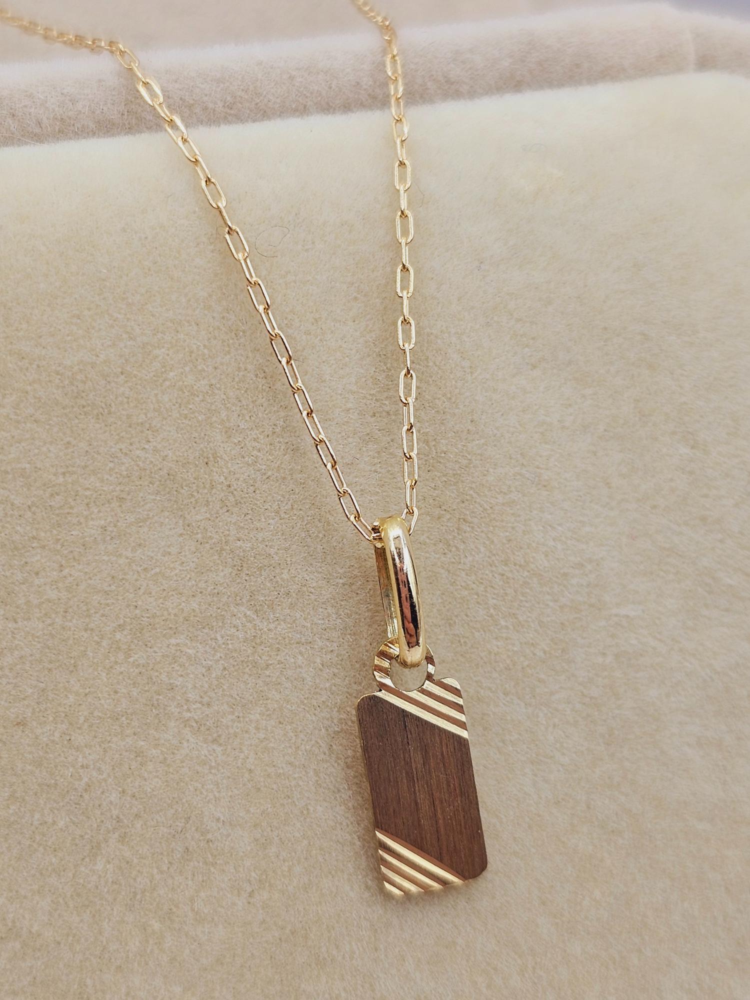 Cadena limada 50 cm y placa satinada 1.7 cm 1.5 grs Oro 18k 6