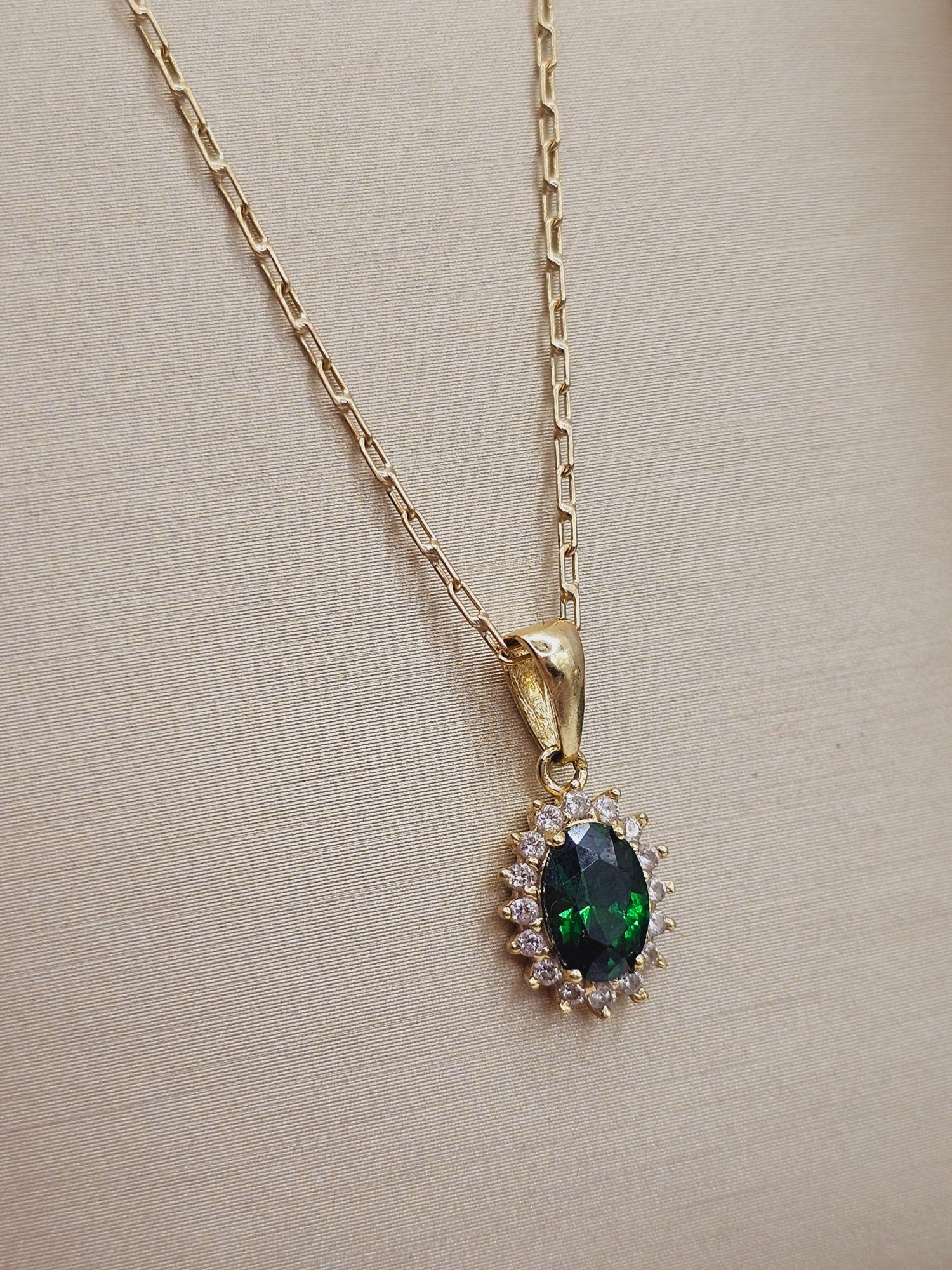 Cadena limada 50 cm y colgante lady esmeralda 1.7 cm 3 grs Oro 18k 1