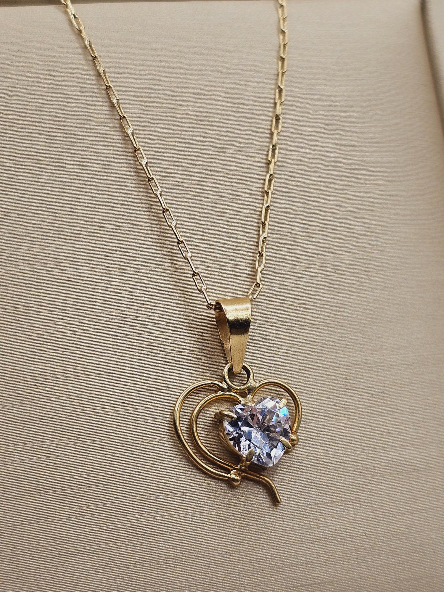 Cadena limada 50 cm y colgante corazón circon 2.4 cm 3.4 grs Oro 18k 3