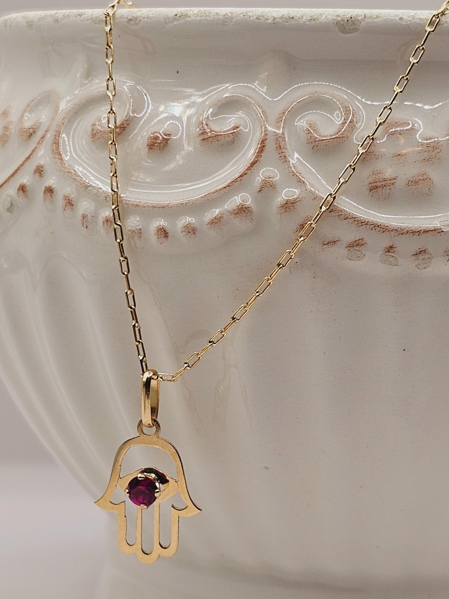 Cadena limada 50 cm y colgante mano de fátima rubí 2.7 grs Oro 18k 3