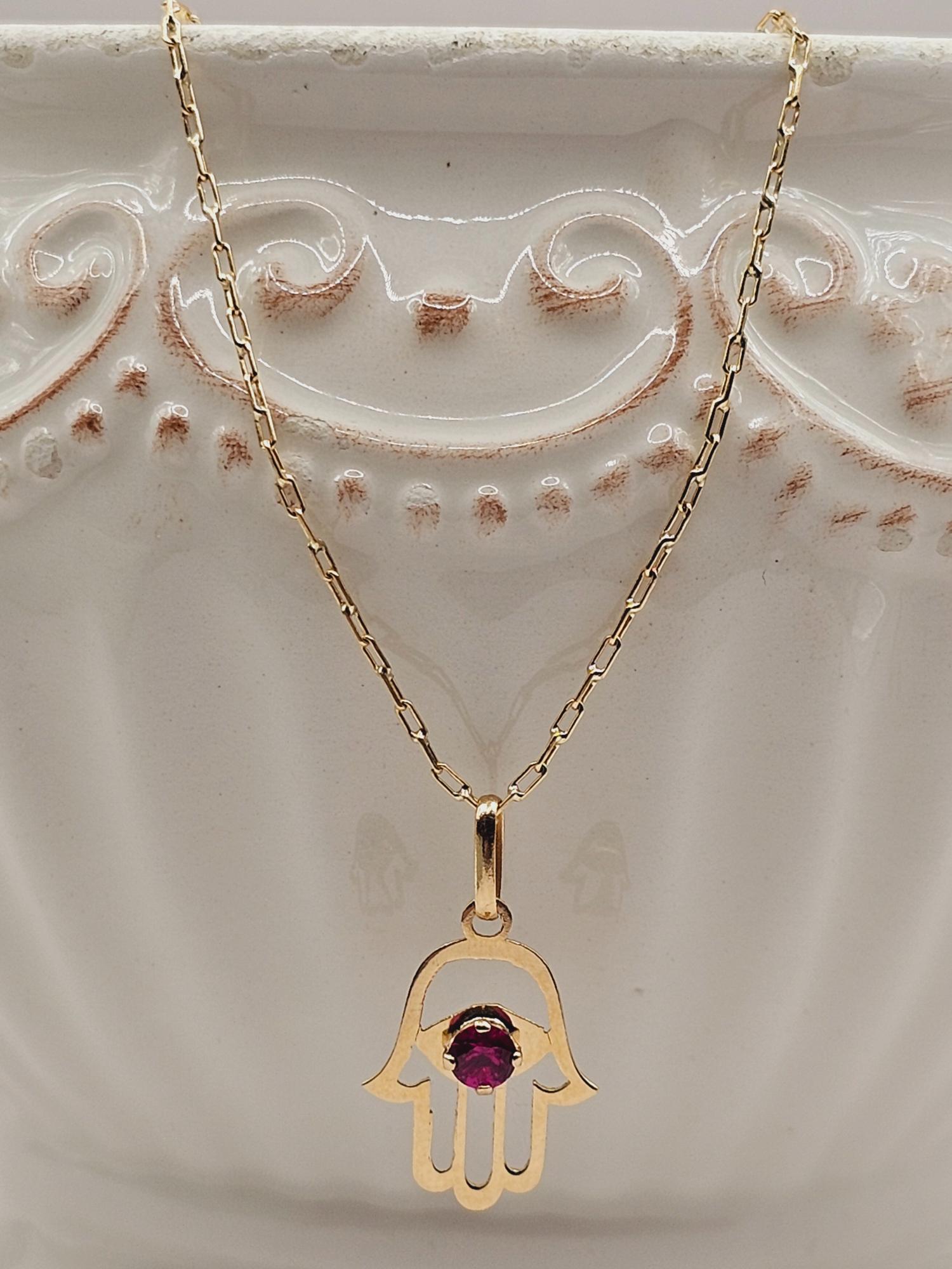 Cadena limada 50 cm y colgante mano de fátima rubí 2.7 grs Oro 18k 4