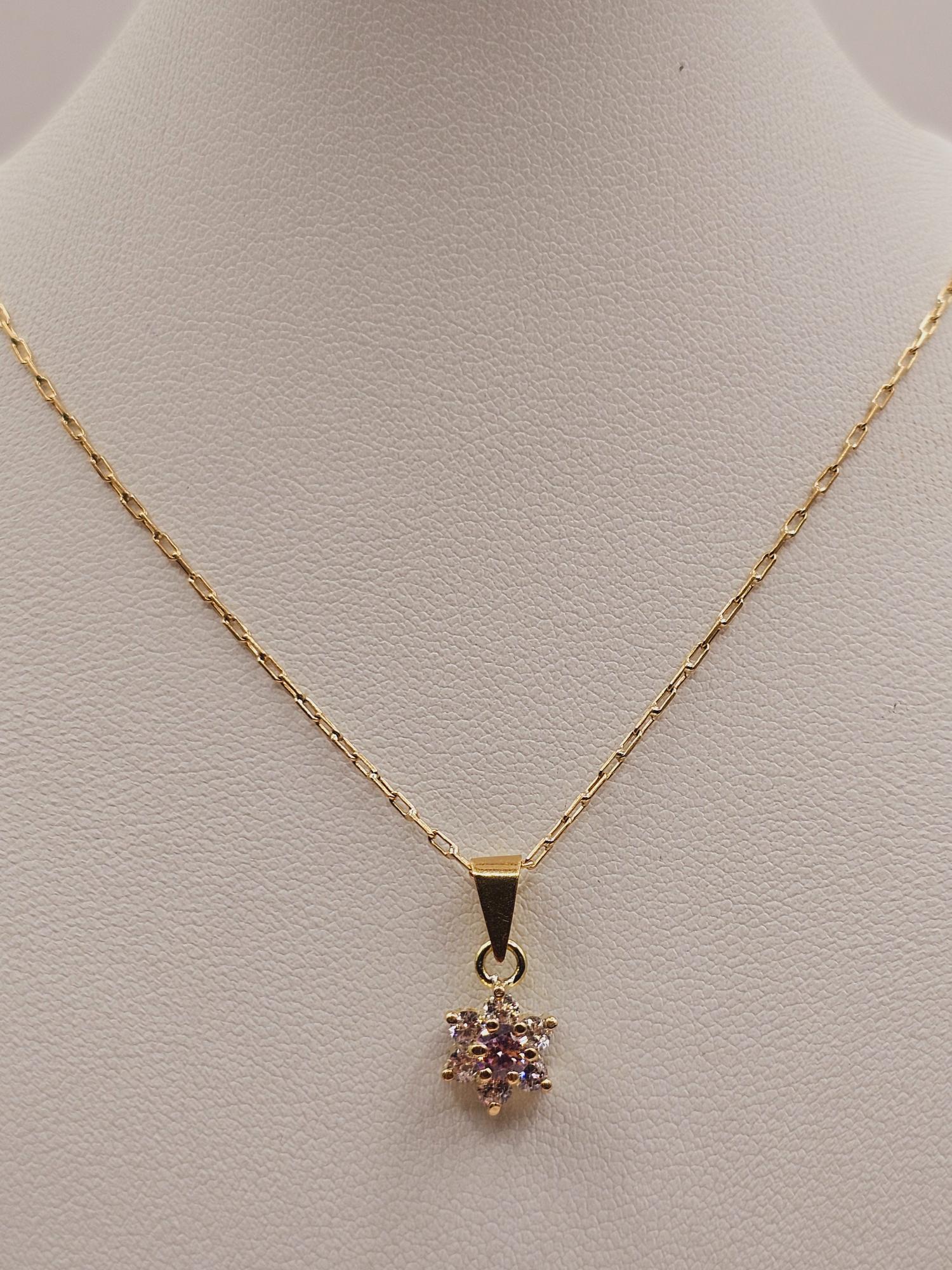 Cadena limada 50 cm y colgante roseta rosa de Francia 3 grs Oro 18k 6