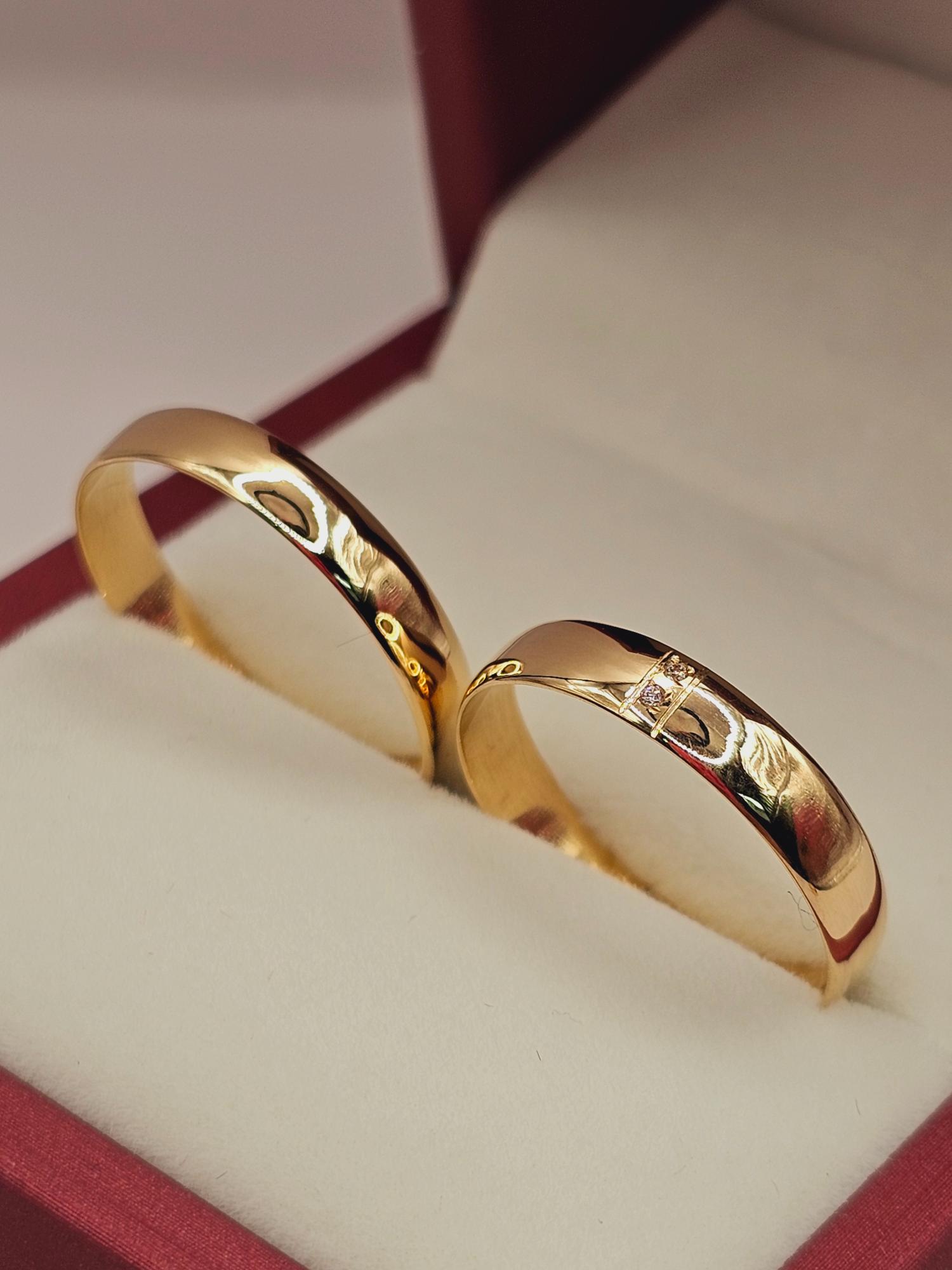 Argollas de matrimonio media caña con circones 4 mm y 4 grs Oro 18k 5