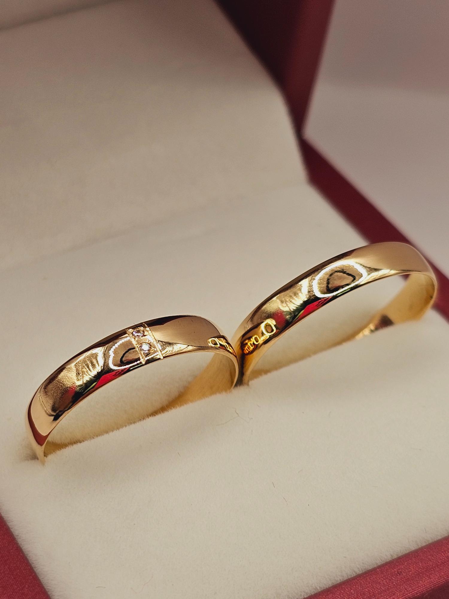 Argollas de matrimonio media caña con circones 4 mm y 4 grs Oro 18k 1