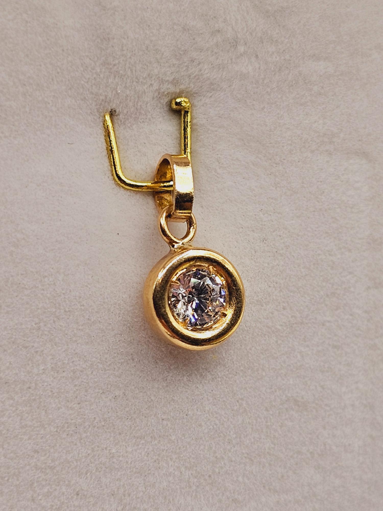 Colgante punto de luz 1.1 cm 0.7 grs Oro 18k 3