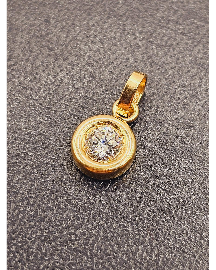 Colgante punto de luz 1.1 cm 0.7 grs Oro 18k