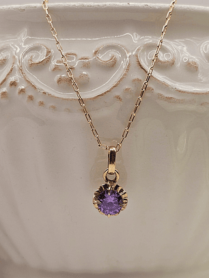 Cadena limada 50 cm y colgante chaton amatista 1.7 cm 3 grs Oro 18k