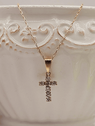 Cadena limada 50 cm y cruz circones 2.3 cm 3 grs Oro 18k