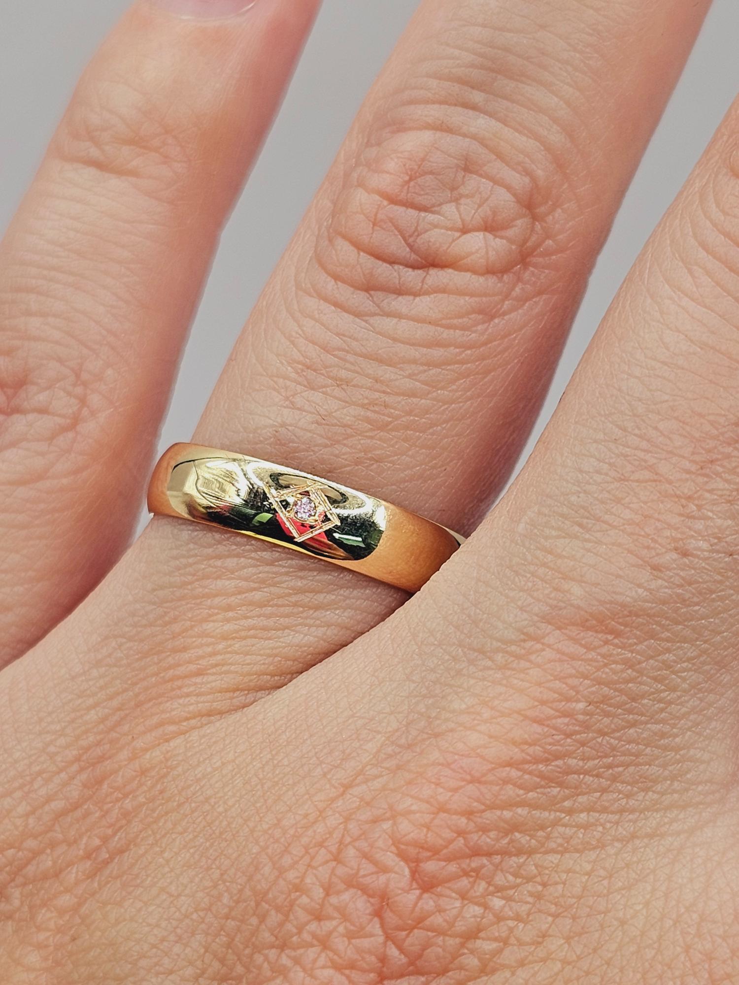 Argollas media caña con circon 4 mm 6 grs Oro 18k 7