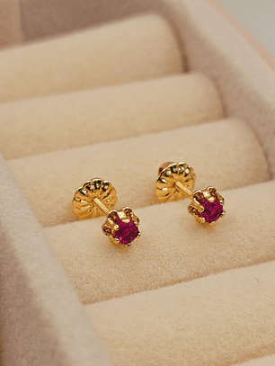 Aros chaton italiano rubí 4 mm 0.6 grs Oro 18k