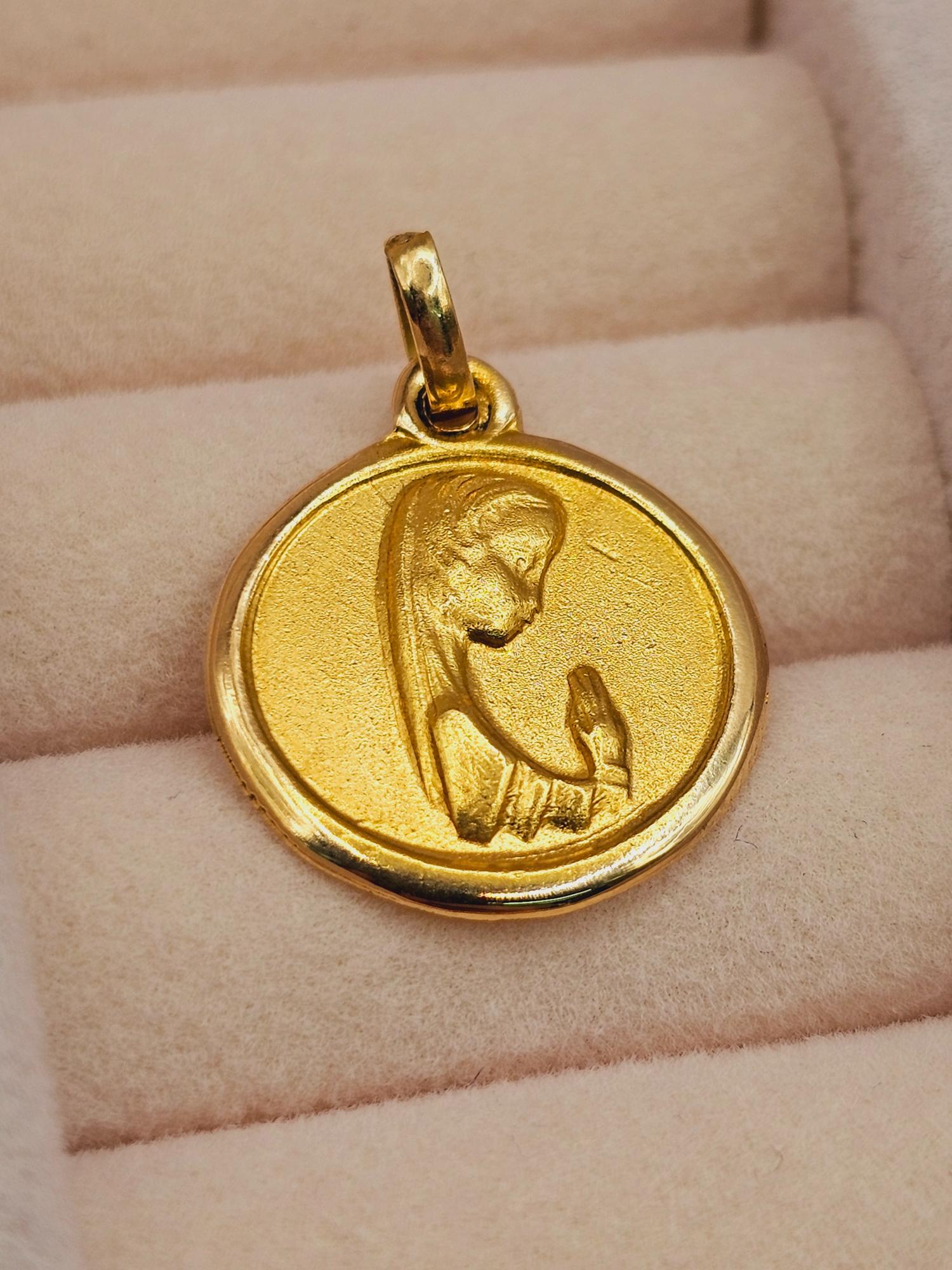 Colgante virgen niña 1.6 cm 2.2 grs Oro 18k 1